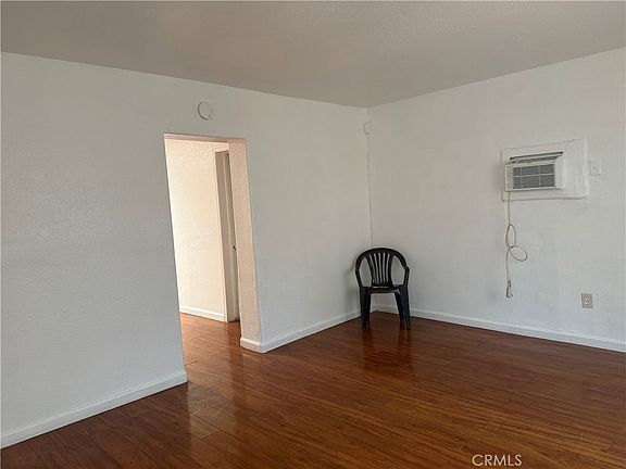 4th image of 324 W 22nd St