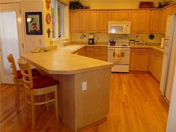 5th image of 3915 Spyglass Dr NE
