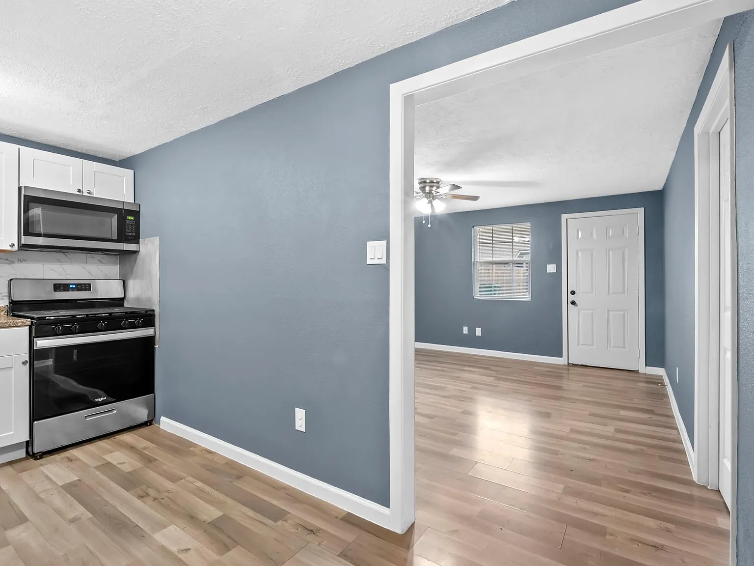 1 bed, 868 sqft, $1,100 — Photo 2