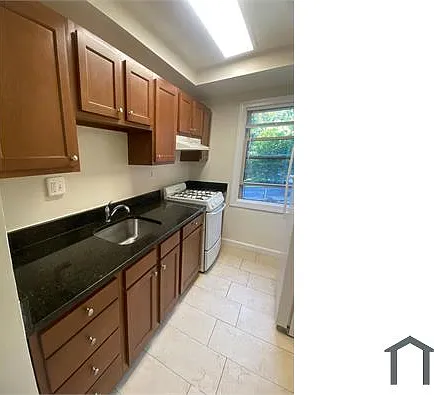 3 bed, 900 sqft, $3,484 — Photo 2