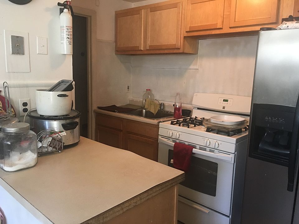 2nd image of 1585 Summit Ave