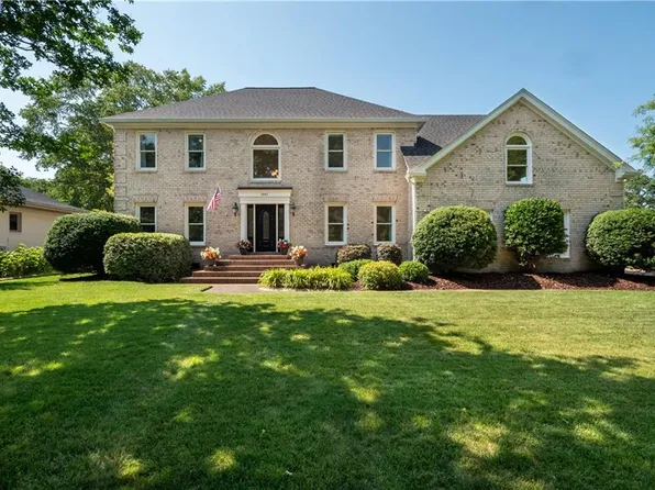 1641 Dey Cove Dr, Virginia Beach, VA 23454