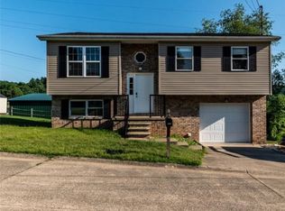 408 Parkview Dr, Hurricane, WV 25526