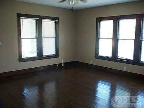 2nd image of 916 N Rockwall Ave