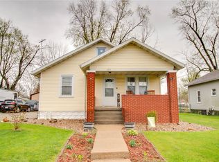 209 S Main St, Brighton, IL 62012