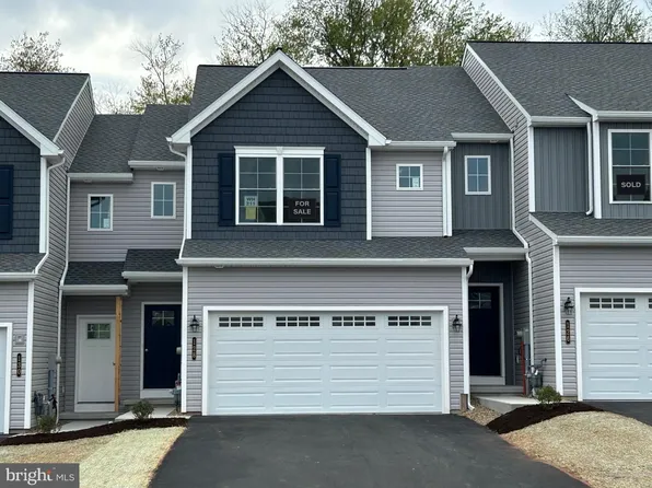 128 Magnolia Dr, Middletown, PA 17057