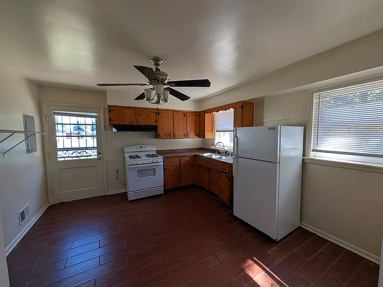 2311 Plantation Dr — Photo 2