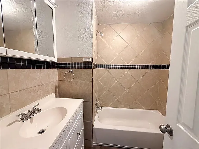 1825 NE Bren Mar Rd — Photo 10
