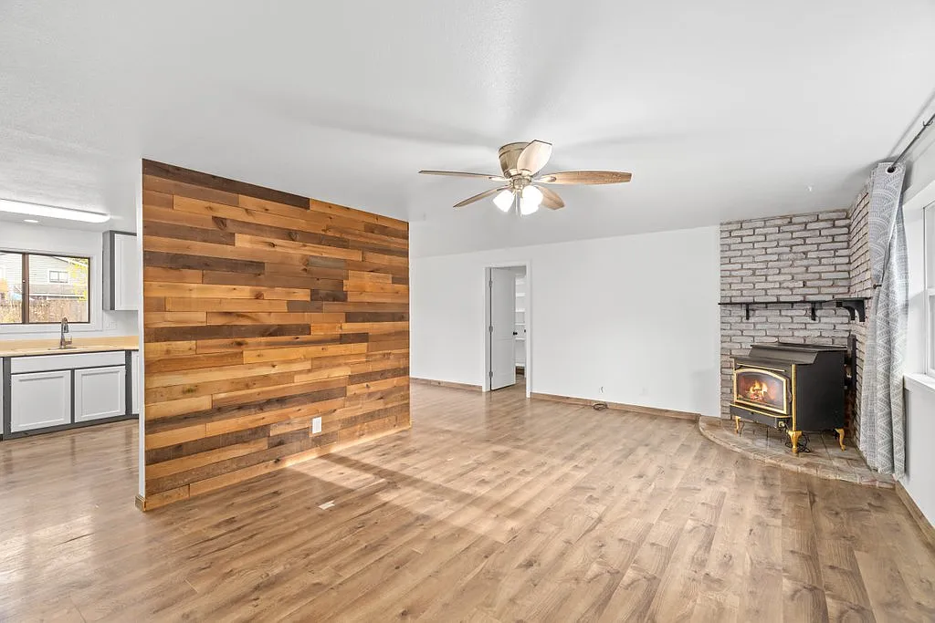 Building Photo - 1716 Larch St