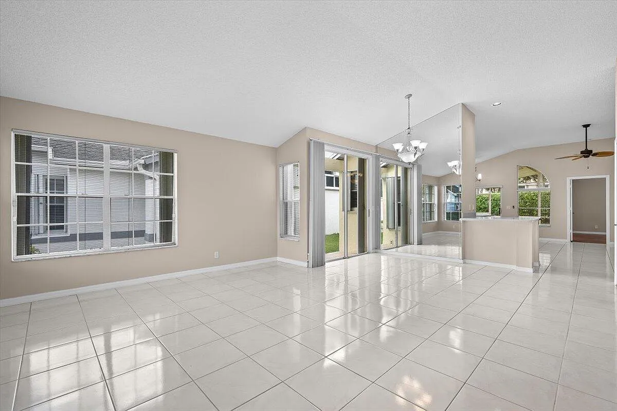 3 bed, 2.0 bath, $3,100 — Photo 2