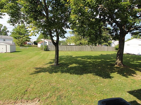 3rd image of 1117 McCarley Dr W