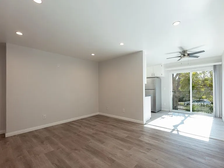 14417 Tiara St #103 — Photo 26