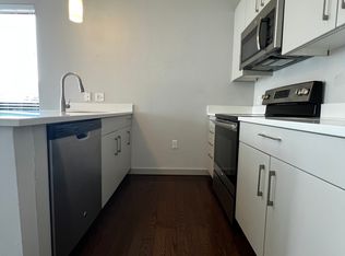 10 Foster St #1M, Brookline, MA 02446