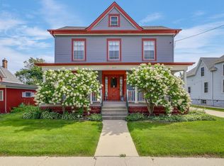 617 N 6th St, Manitowoc, WI 54220