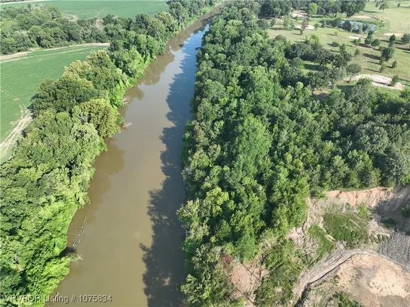 2 Beaty Ave, Pocola, OK 74902