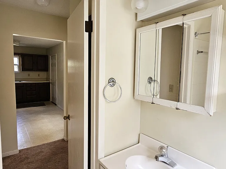725 Powell Dr — Photo 15
