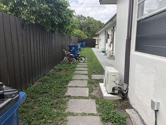 2nd image of 214 SW 15th St #2