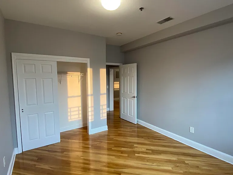 915 Madison St #6C — Photo 12