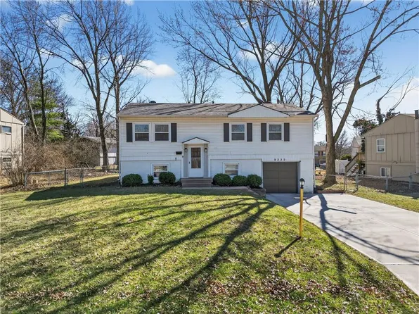 9229 W 100th Ter, Overland Park, KS 66212
