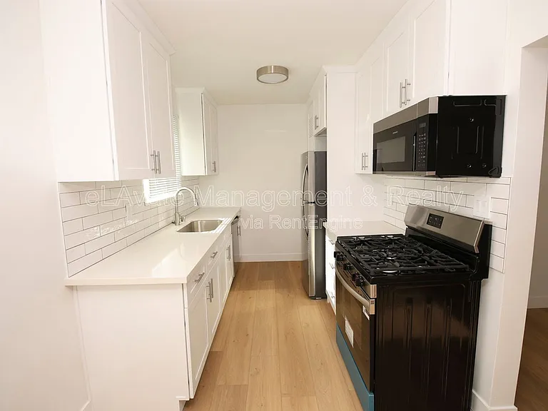 14115 Gilmore St #2 — Photo 3