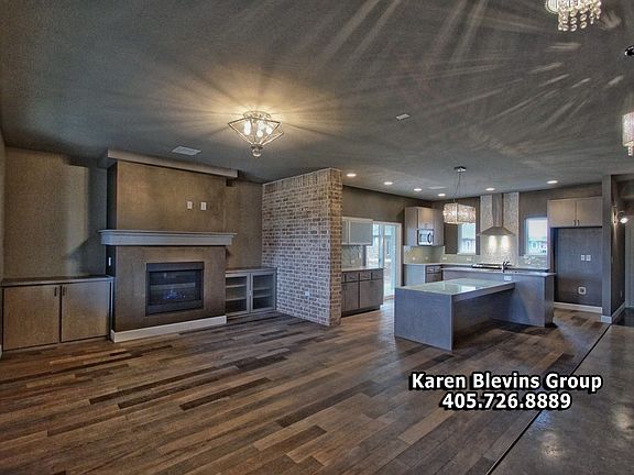 3rd image of 2409 NW 172nd Cir