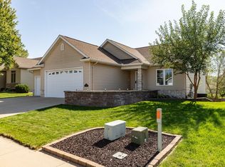 3304 Lakeridge Ln NW, Rochester, MN 55901