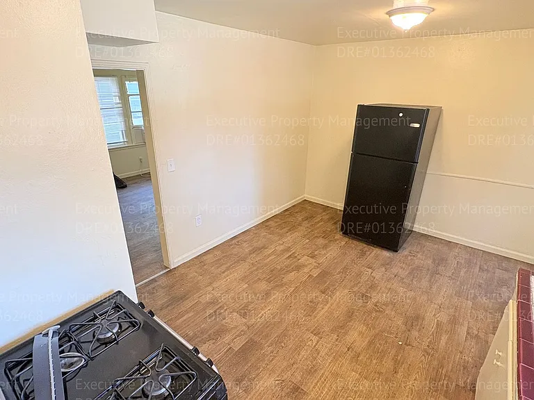 2321 N Inyo St — Photo 17