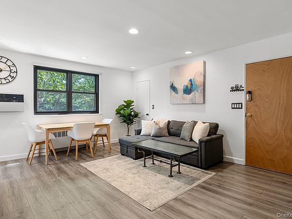 2nd image of 58 09 246th Crescent upper unit