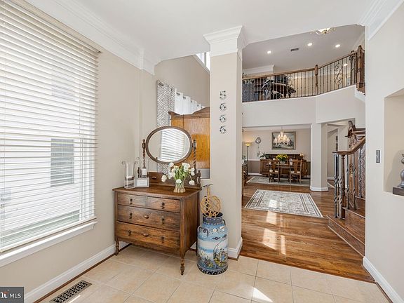 3rd image of 5666 Tower Hill Cir