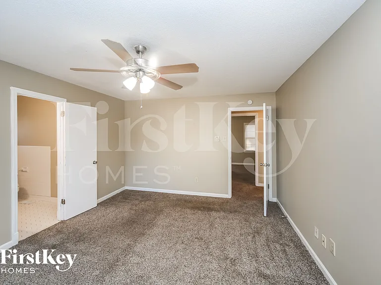 6000 Macleod Dr — Photo 8