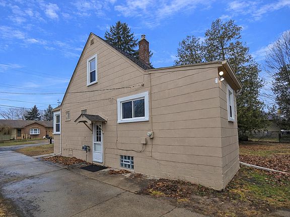 3rd image of 21671 Sunnyview Ave