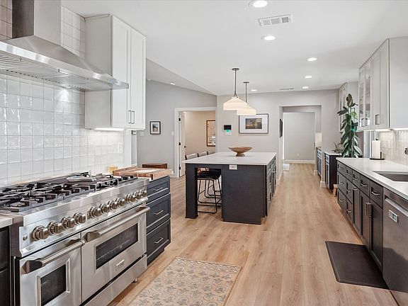 5th image of 9553 Estate Ln