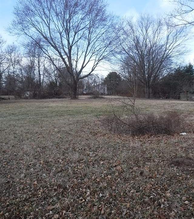 1st image of 820 W Country Club Dr