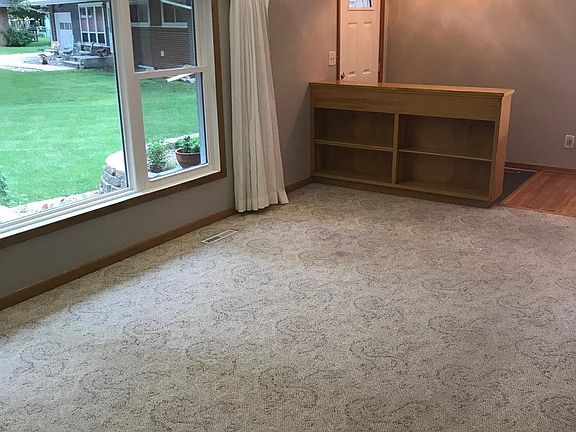 3rd image of 10141 W Oak Lane Cir