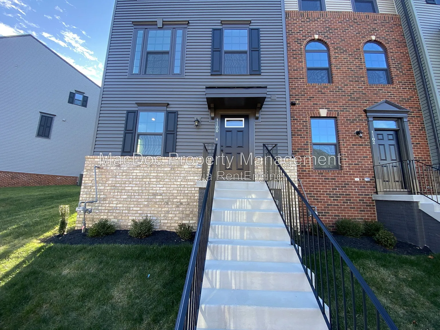 3 bed, 3.5 bath, 2217 sqft, $2,695 — Photo 2