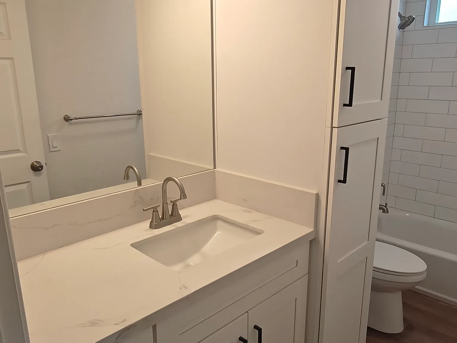 2 bed, 700 sqft, $3,400 — Photo 3
