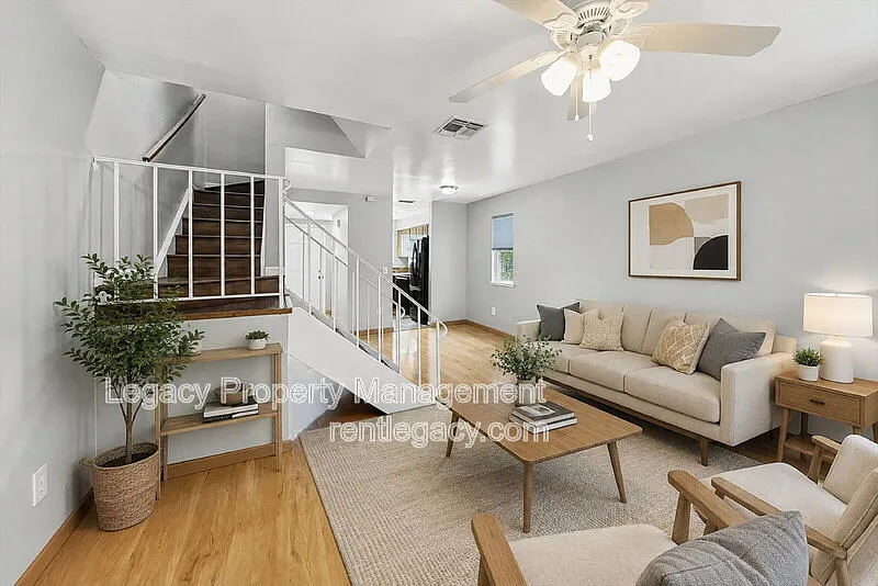 2 bed, 1.5 bath, 944 sqft, $1,695 — Photo 3