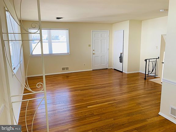 2nd image of 11100 Lund Pl