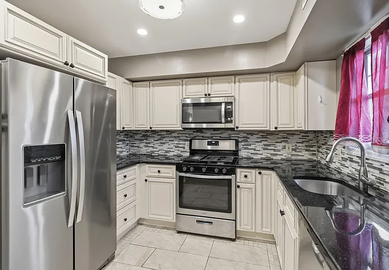 289 Muhammad Ali Ave — Photo 8