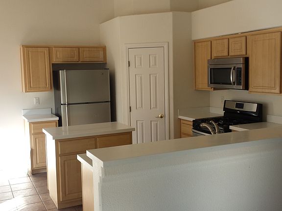 4th image of 10348 Gilespie St