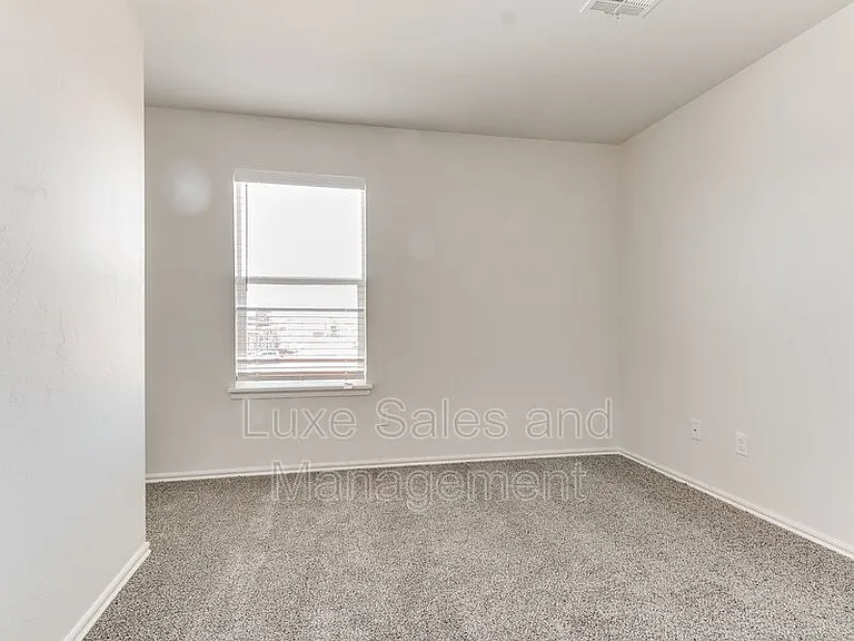 10530 Utica Dr — Photo 33