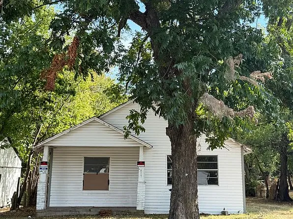 617 W 1st St, Ada, OK 74820