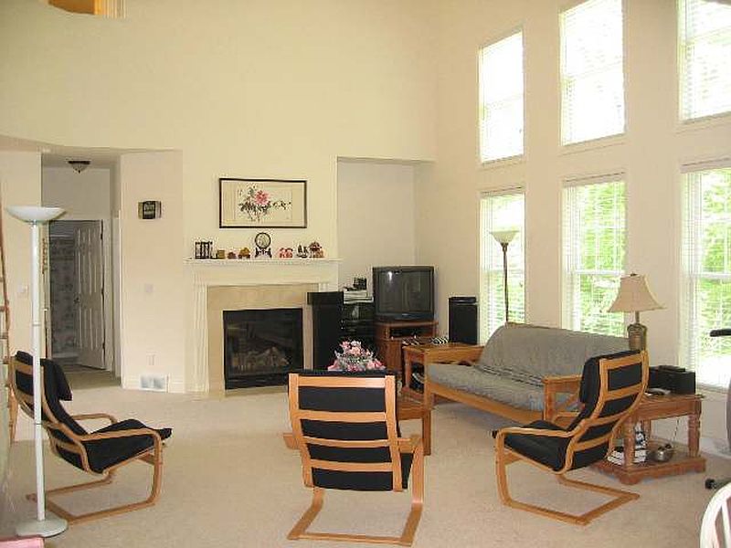 3rd image of 6001 QUEEN MARY Court