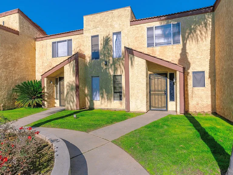 Mission Villa Town Homes — Photo 9