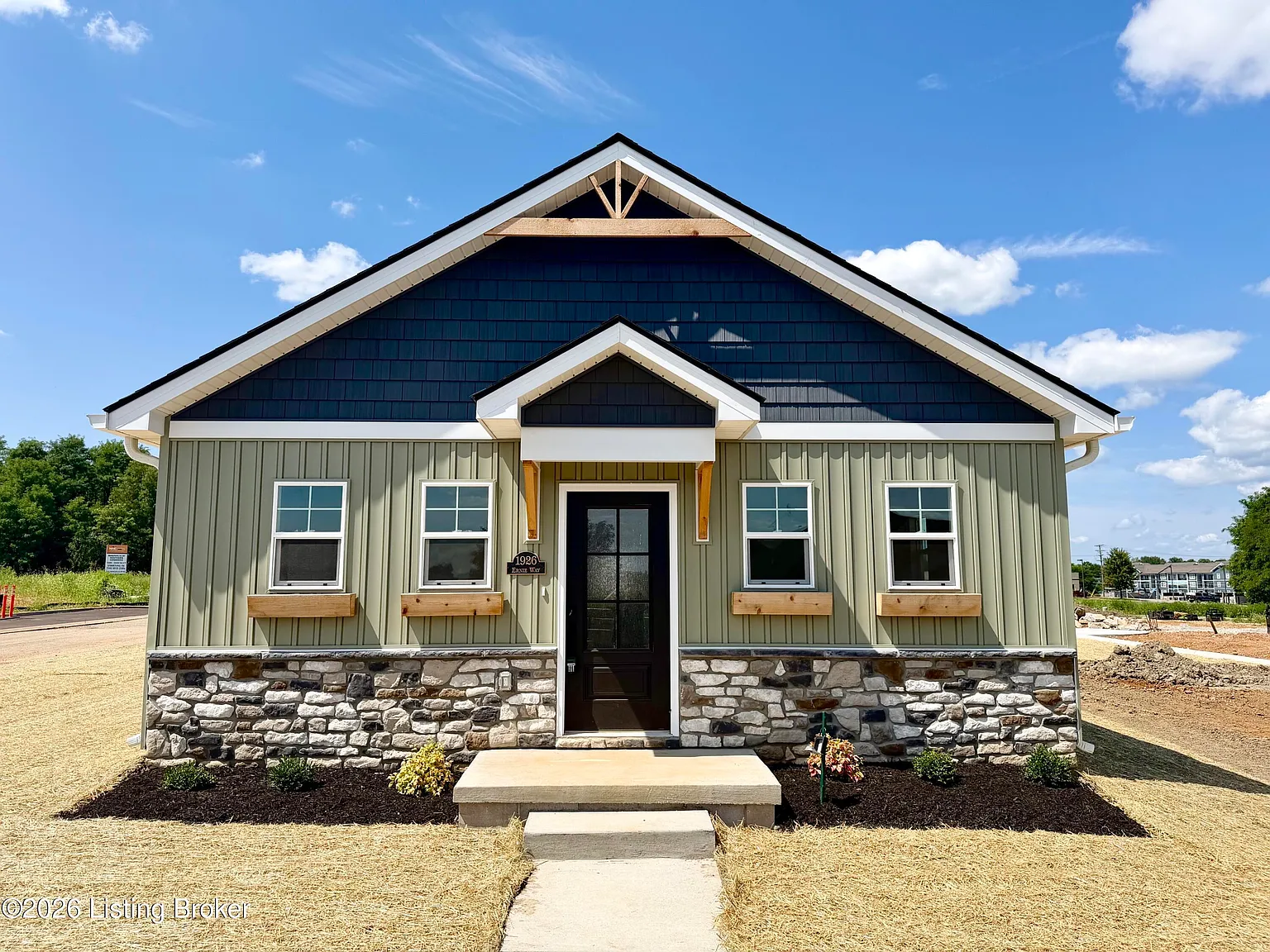 3 bed, 2.0 bath, 1000 sqft, $1,795 — Photo 1