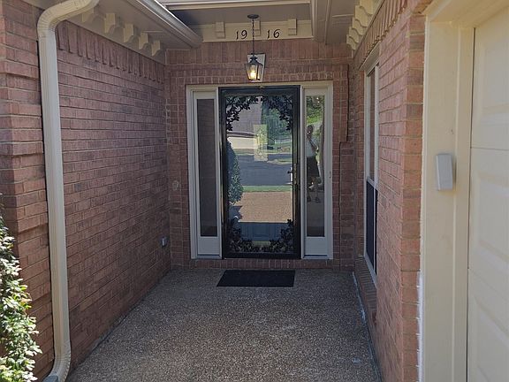 3rd image of 1916 Pheasant Acre Ln E