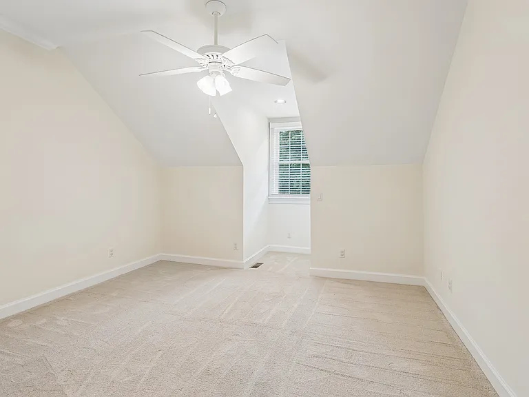 210 Par Dr — Photo 26