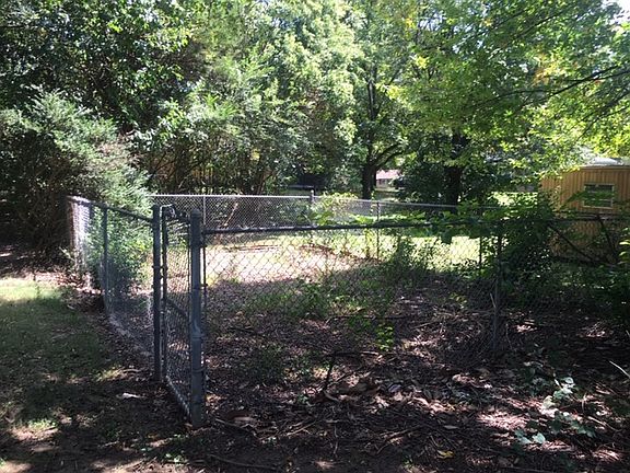 4th image of 2925 Lake Dr