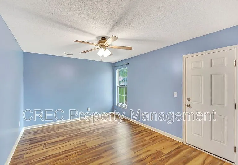 207 Lynton Ct — Photo 12