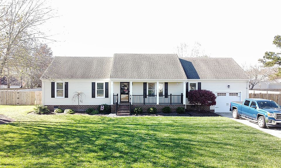 2nd image of 3904 Monterey Ct
